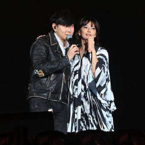 送徕卡给孙燕姿,戴百万壕表,长沙回收林俊杰衣柜里全是的LV