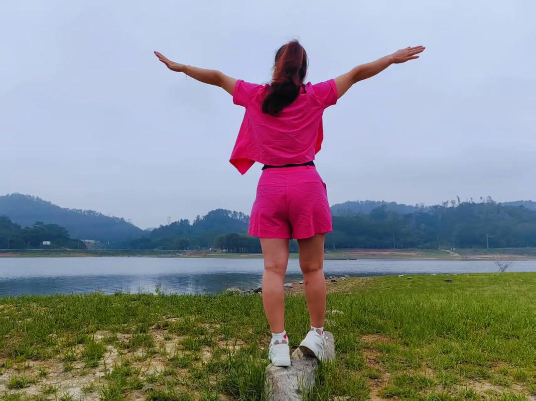 入夏姿势选的好，公园也逛成人生旷野！