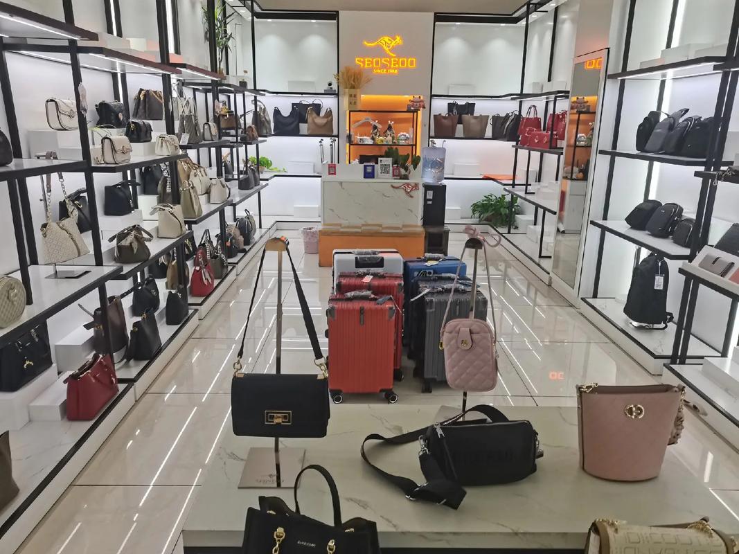 低价包包批发货源,中国最大箱包市场之一现货批发零售中心
