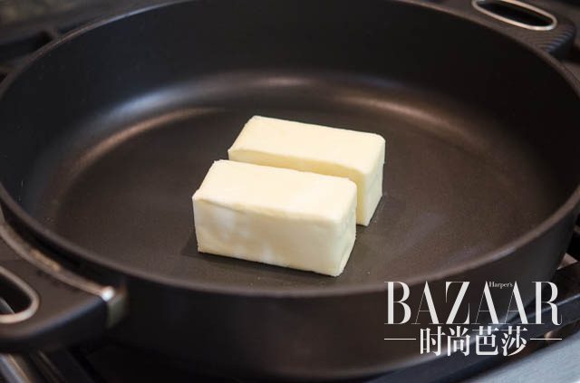 classic-bread-stuffing-078
