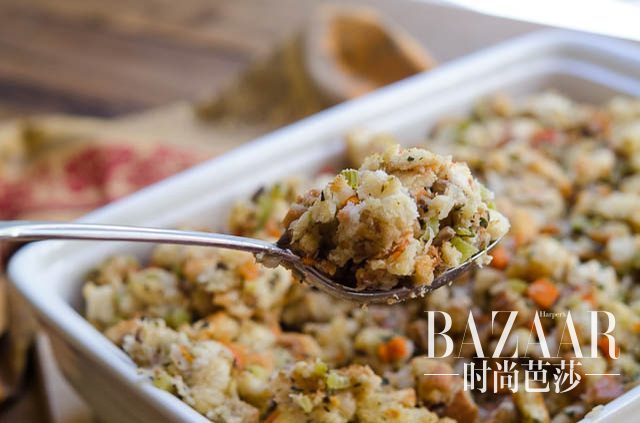classic-bread-stuffing-ehow-080