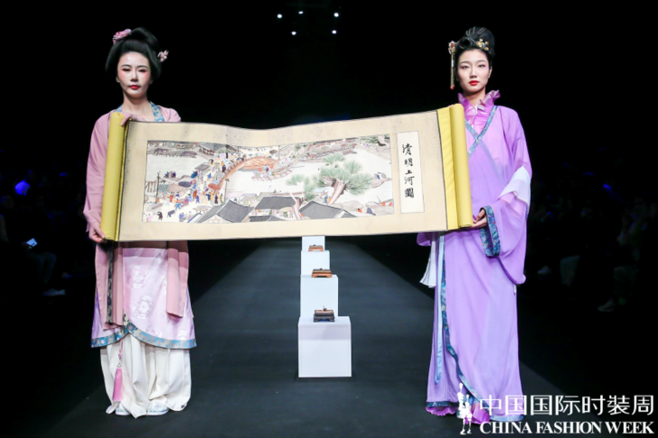 7.和龙凤.朱哲灵春夏汉服发布会《节气与经络》盛大开幕
