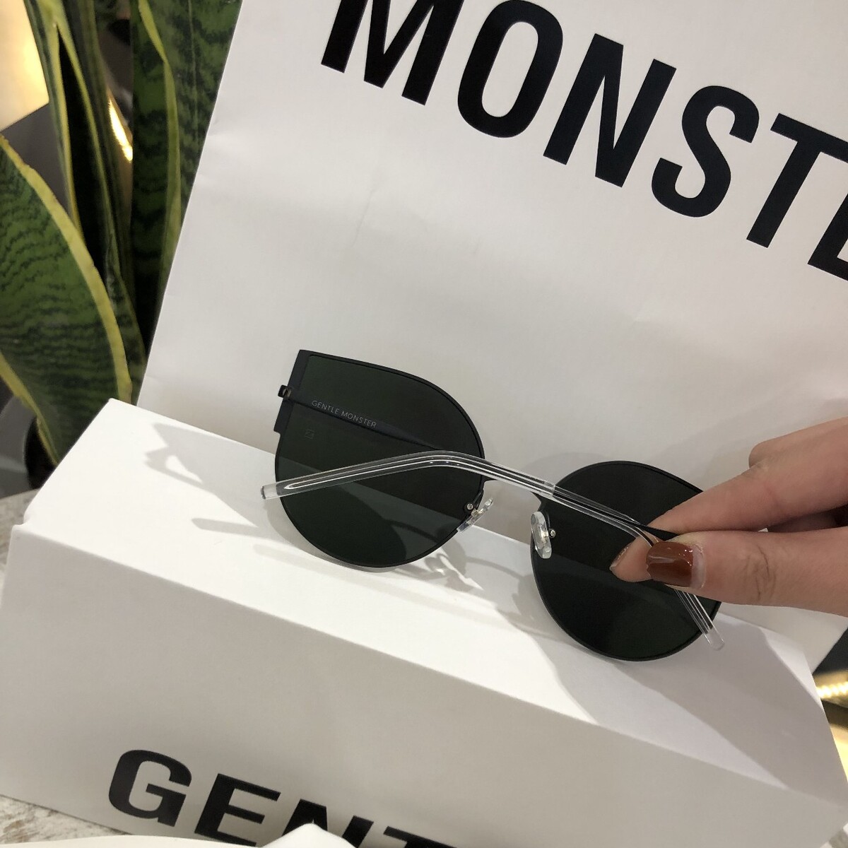 hr箱包是名牌吗