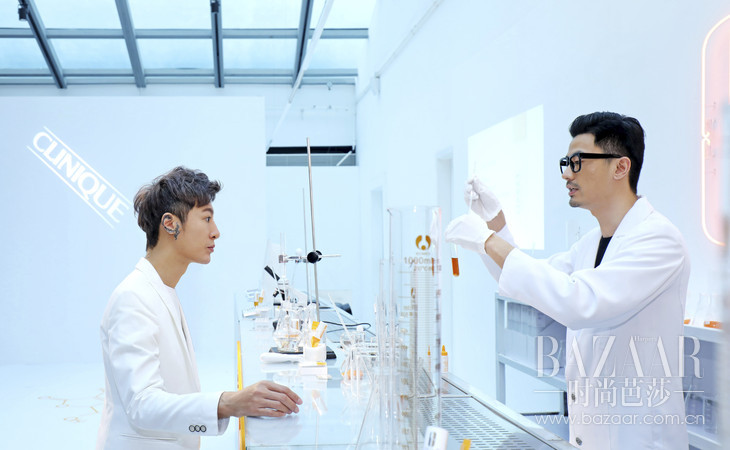 小P老师观看现场维C实验