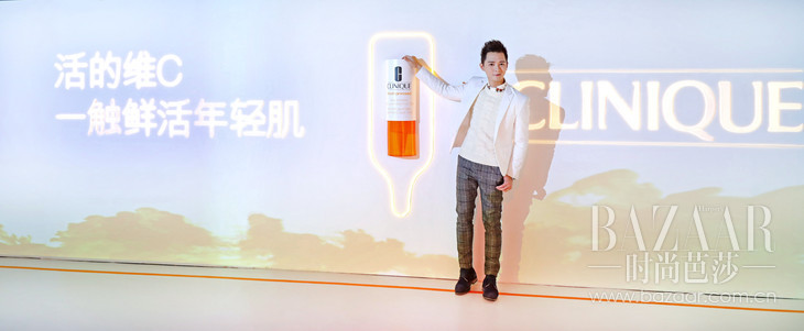 戴维斯老师体验鲜活维C互动装置