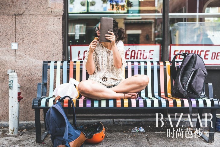 adaymag-photographer-snaps-lovable-images-of-his-camera-shy-girlfriend-08