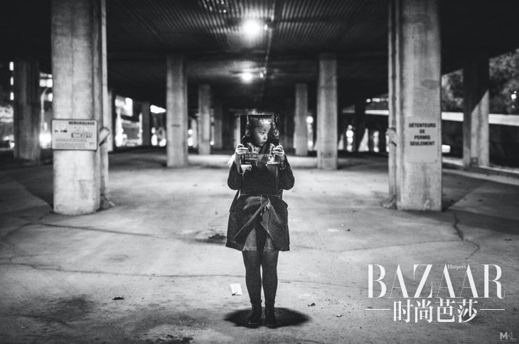 adaymag-photographer-snaps-lovable-images-of-his-camera-shy-girlfriend-07