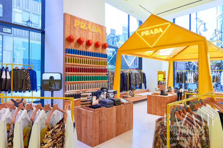 1.PRADA ESCAPE全球独家概念系列登陆Selfridges
