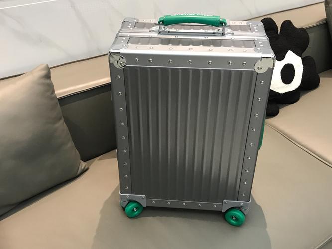 合金拉杆箱是什么材质,al-mg合金比一般的行李箱贵一些
