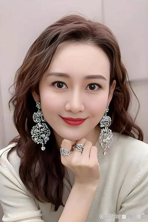 别再为年底Party化什么妆犹豫了,王鸥版猫女妆帮你做决定!