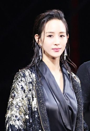 解锁这个湿发背头的Yamy，你将获得同款发型！