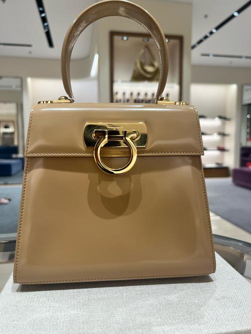 走“红”后的FERRAGAMO开挂了！
