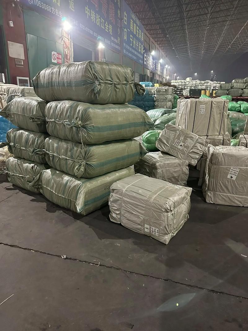 箱包生产商,保定白沟箱包厂家生产箱包质量好款式多样
