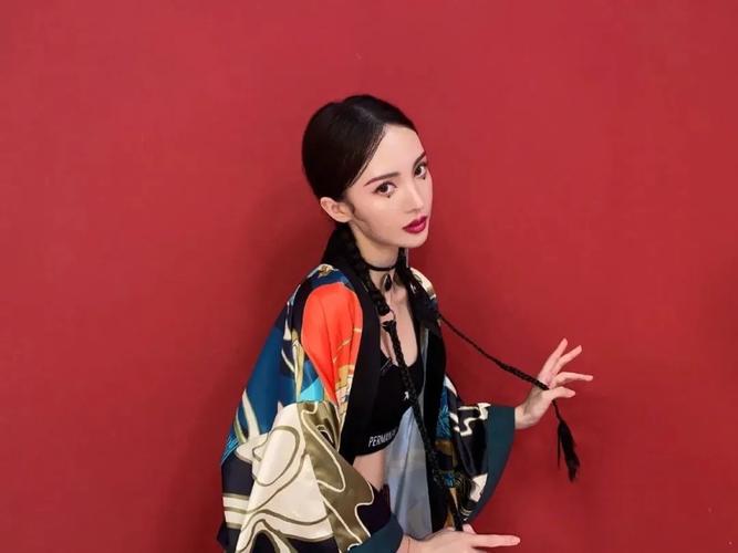 比亮片眼妆更圈粉的魅惑泪痣妆,今年跟金晨学到了!