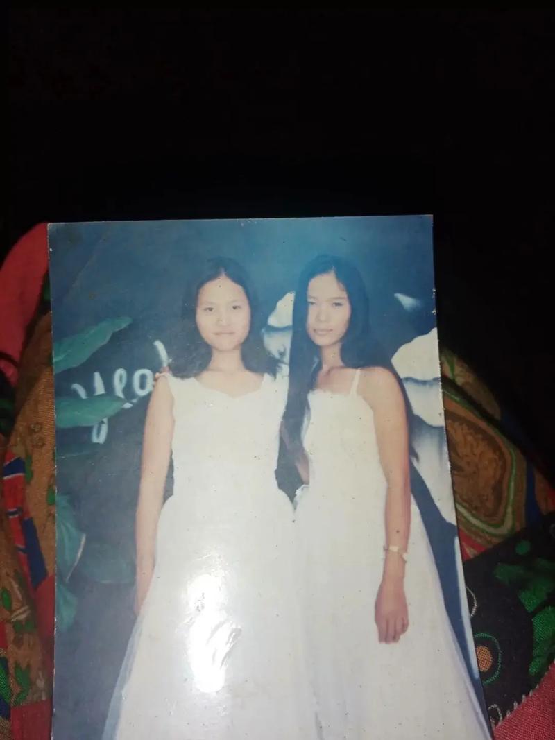 最后放上心爱的老照片，如果送给朋友，还可以在外面系上好看的丝带。