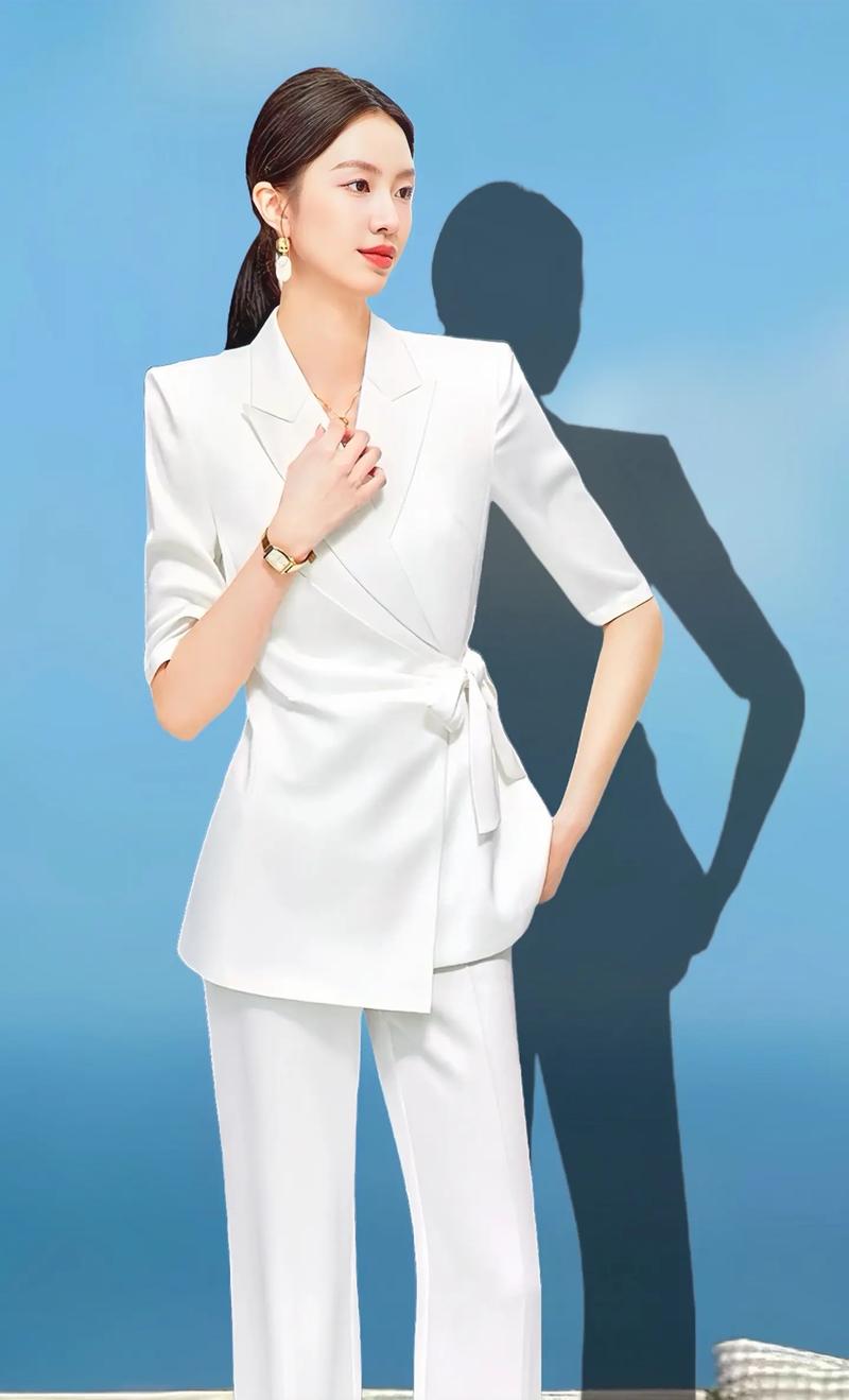 “傲骨”宇宙续订新篇！会穿西装的女生到底有多好看
