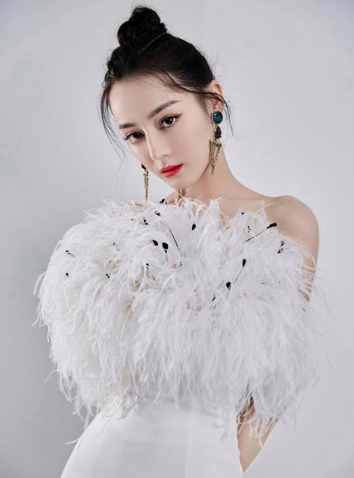 叩叩叩,请问我定制的迪丽热巴同款白嫩肌到货了没?