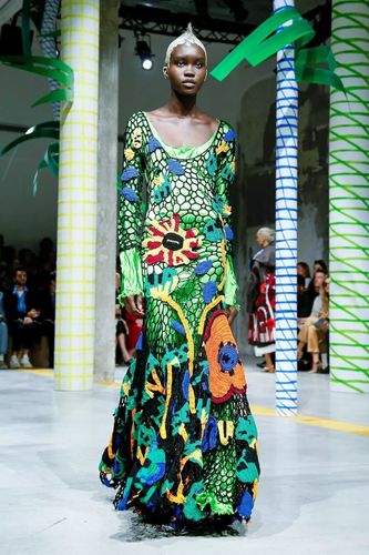 Marni的热带狂欢，Ferragamo的假日花园，我都想坐着Etro的热气球去看看