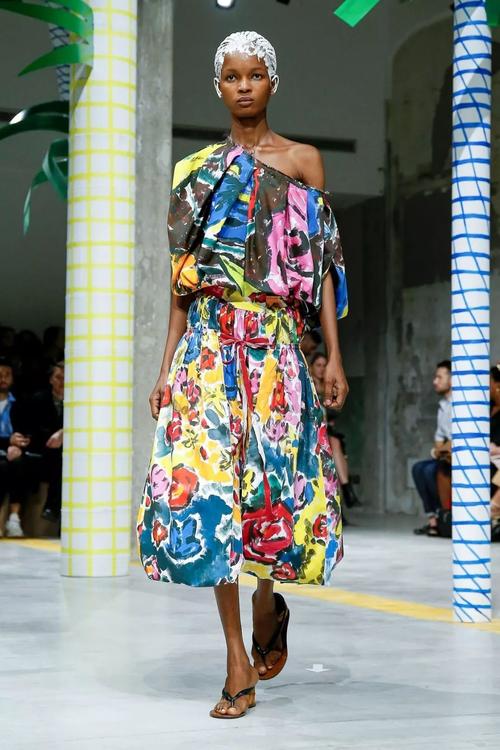 Marni的热带狂欢，Ferragamo的假日花园，我都想坐着Etro的热气球去看看