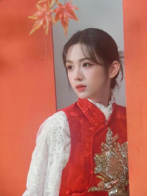 镜头内外,周也的浪漫与果敢