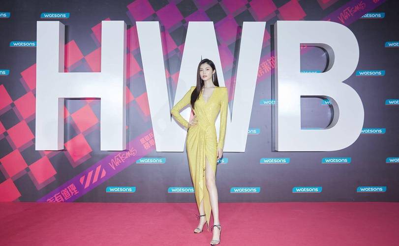 花木兰穿着小黄裙跑路了,何穗设计的小白裙长这样的啊?