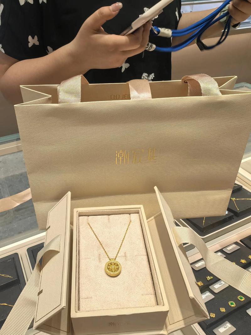 开年攒足人气 珠宝这么搭最有品