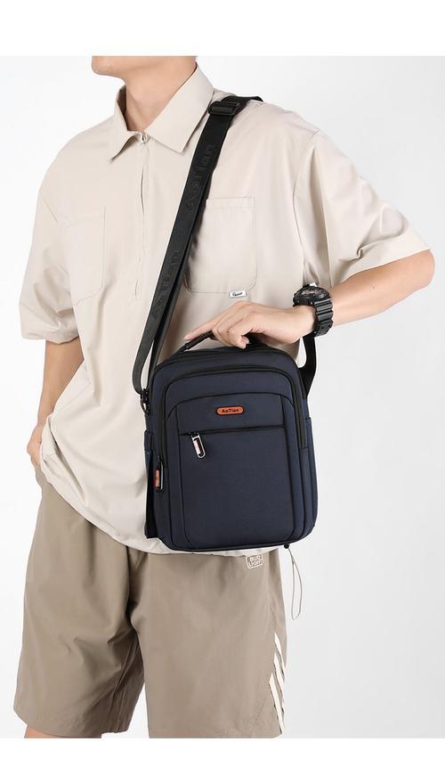 男士单肩旅行包,男士包女士包适合人群为商务休闲