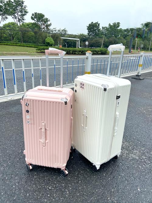 什么材质的旅行箱好,什么样的行李箱软硬适合?看这里!