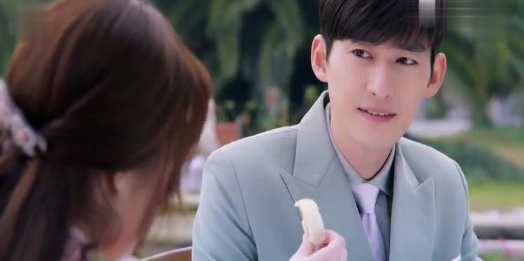 旧爱嫁给小傻子,新欢偏偏爱榴莲,张翰新剧咋就这么惨!【一周追剧红黑榜】