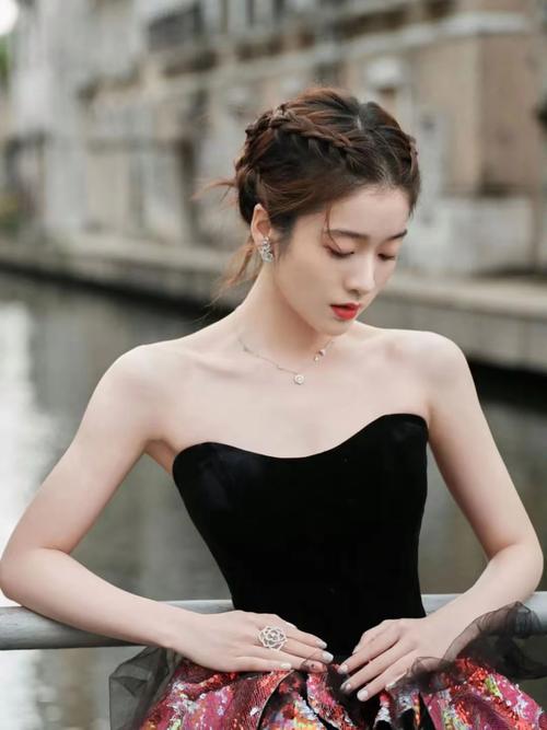 别给张雪迎的眉毛“添砖加瓦”啦!本身的野生眉不好看吗?