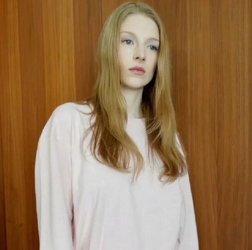 90秒|多少有些“亢奋”的时装