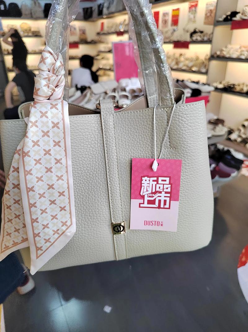 包包批发城10元双肩,杭州下沙高沙丰乐百货南区19元包包店