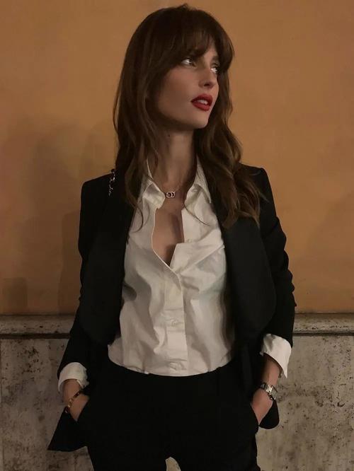 聪明女人,把“名利场 ”戴在手腕