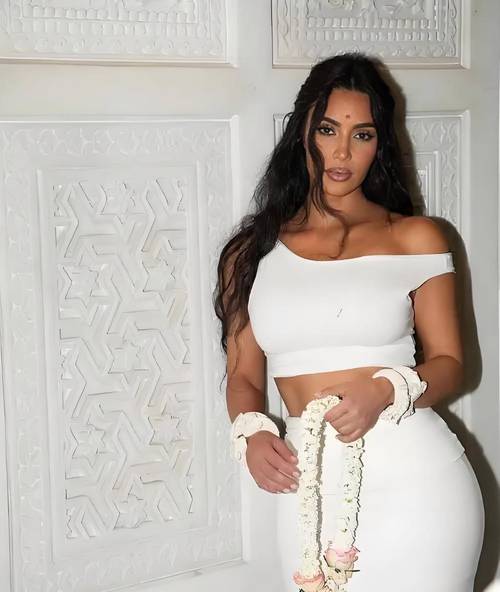 离开侃爷后,金·卡戴珊身价10亿了?