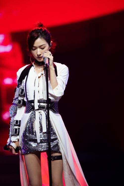 乘风破浪的万茜,她来了!