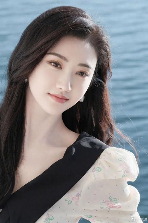 景甜的柳叶眉也太仙了,但画了这款眉形就能get这份仙气吗?