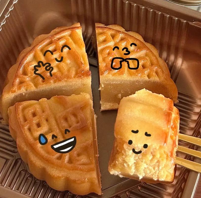 你看这月亮又亮又圆,像这“月饼包”,太可了!【当红新手袋】