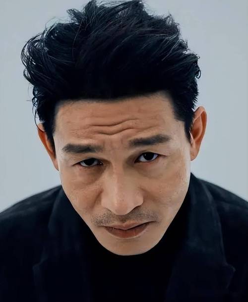 余皑磊: 每次站在悬崖边,都是绝路