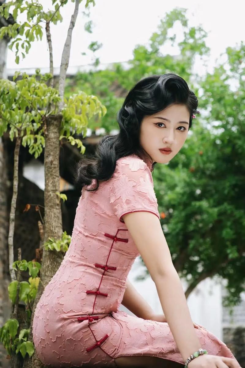 姐姐们的复古扮相,一个字:绝