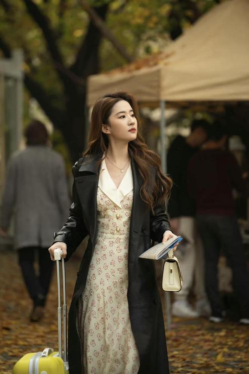 原来刘亦菲才是掌管职场穿搭的“神”