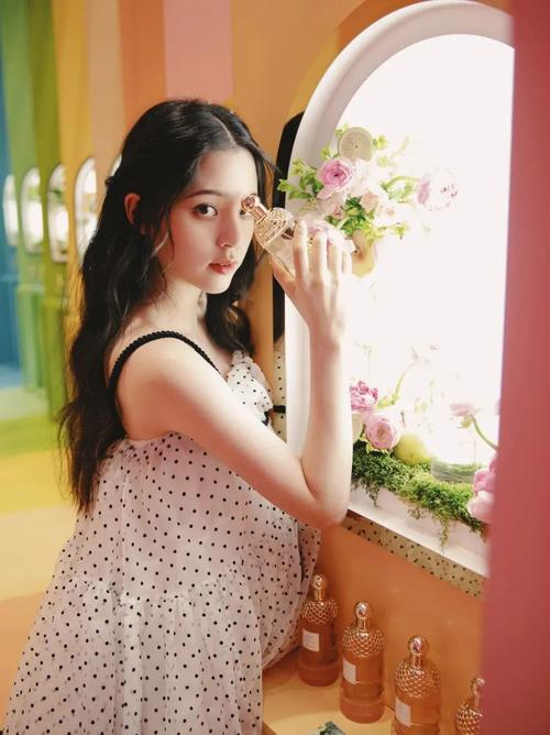 欧阳娜娜带我逛花园黄景瑜送香水，芭姐的生活全公开！