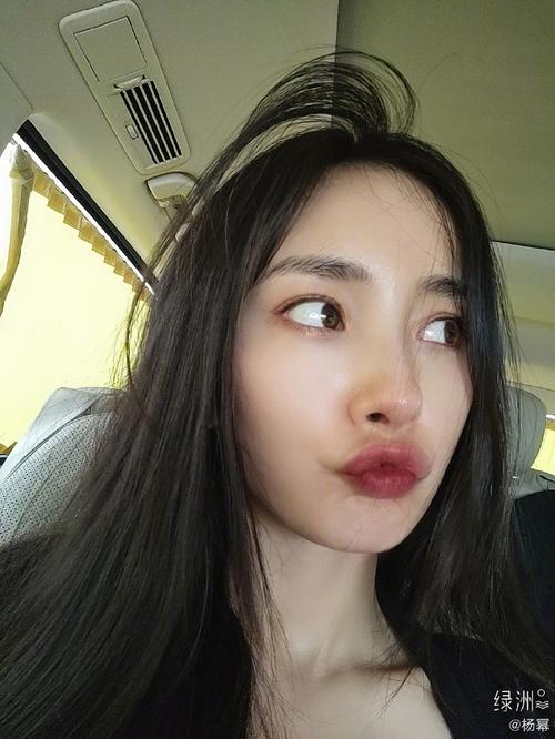 看完女明星的自拍,我发现这几年睫毛白刷了!