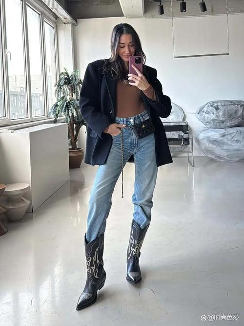 秋裤扎在袜子里?不,现在流行把裤子扎在靴子里