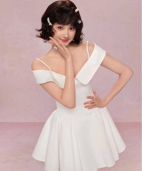 关晓彤悄悄做起了美妆博主,四分之三减龄妆真的实用吗?