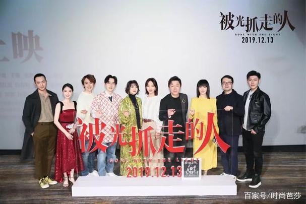 黄渤白客李诞凑一起,不演喜剧怎么演了部爱情片?