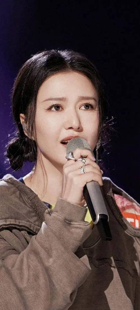 想听歌的我却被星月编发种了草,谭维维的魅力不止动人嗓音!