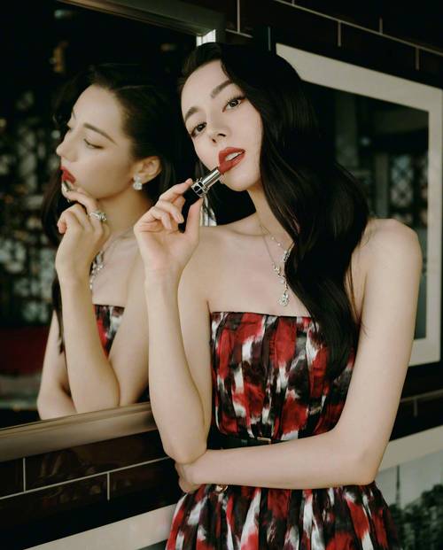 新年唇色如何稳赢不输？Angelababy和热巴教你美得毫不费力！