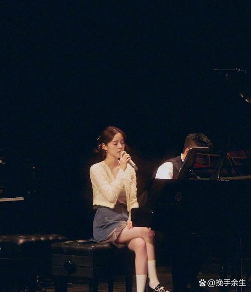 见证了欧阳娜娜和赛琳娜的暴风成长,没想到她们连护手都这么绝……