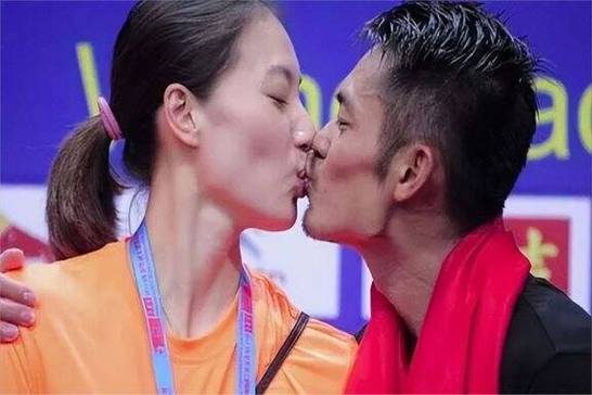 林丹 谢杏芳大婚佩戴蒂芙尼婚戒