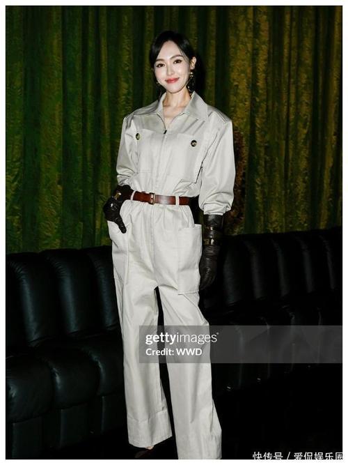 有了刘雯唐嫣的奶奶毛背心,秋天里的奶茶随便喝